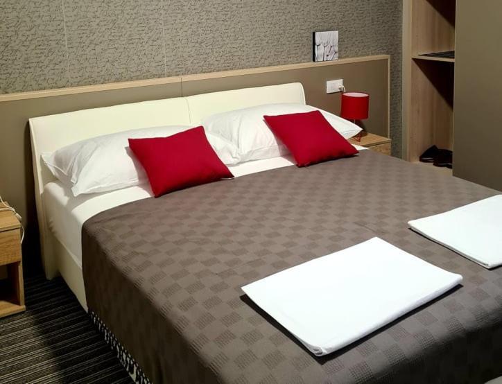 Bonitos, Sobe-Rooms Slavonski Brod Ngoại thất bức ảnh