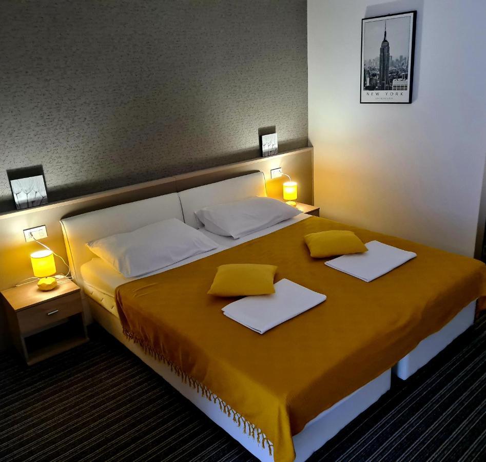 Bonitos, Sobe-Rooms Slavonski Brod Ngoại thất bức ảnh