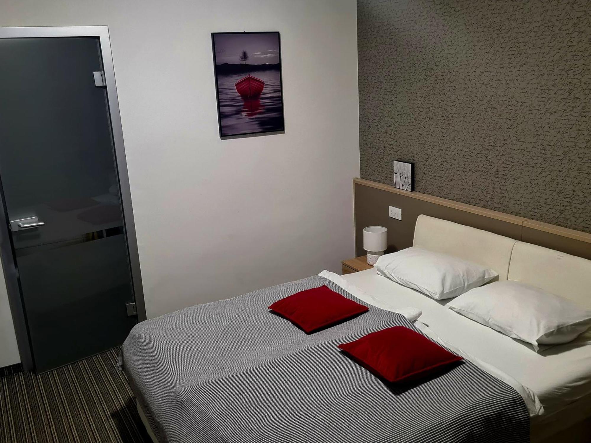 Bonitos, Sobe-Rooms Slavonski Brod Phòng bức ảnh